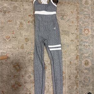 TOPÍSSIA Women’s Gray Athletic Jumpsuit with White Stripe Detail
